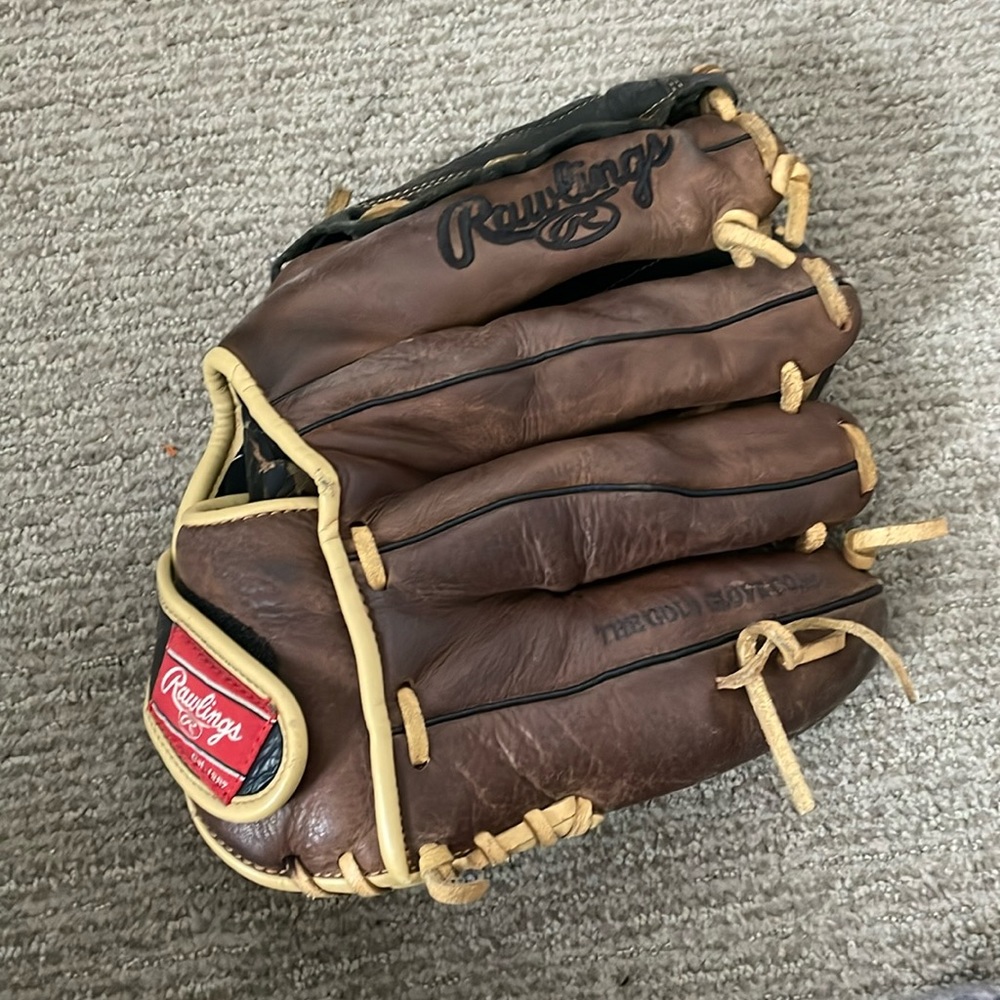 Rawlings leather baseball mitt